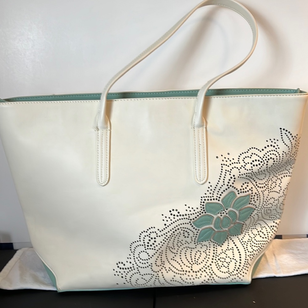 Handbag.. large with one side zippered pouch and two opened pouches inside